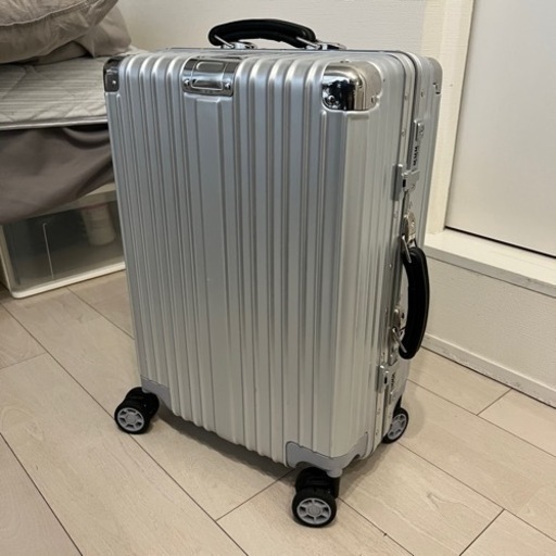 リモワ風　アルミ製スーツケース シルバー 軽量 機内持ち込み可 TSAロック