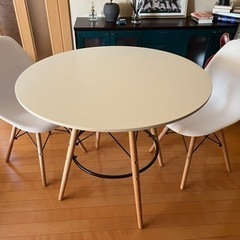 丸テーブル・椅子2脚
