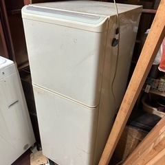 TOSHIBA 冷蔵庫　137L 2005年製　あげます！
