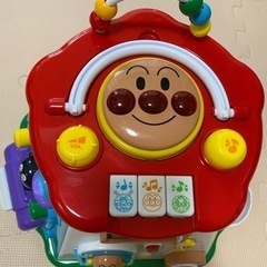 アンパンまんの知育玩具です。全て音も鳴り、備品も付いています。全...
