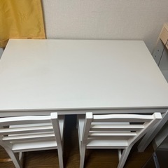 【お引き取り決定しました】IKEAのダイニングテーブル