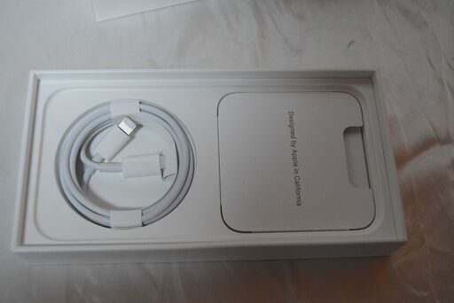 iPhone14 128GB バッテリー100% A2881 スターライト 白 アイフォン