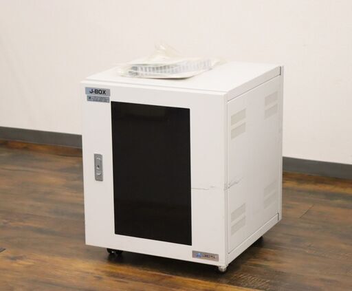 【ヤ取終了4/4】≪ZW1574ジ-①≫通電OK JCS/ジェイシーエス 小型サーバーラック J-BOX 2620-108 単相 屋内用 幅約45cm×高さ約54.5cm 鍵無し/現状品