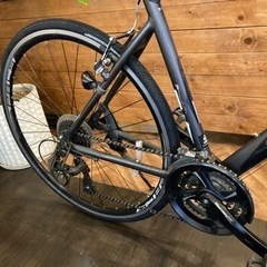 【新春SALE！後輪タイヤ新品！】アルミフレーム　3×8速　700×28cクロスバイク　ガンメタ