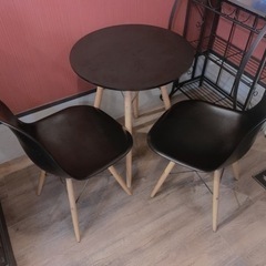 テーブル＋椅子２個　ダイニングセット