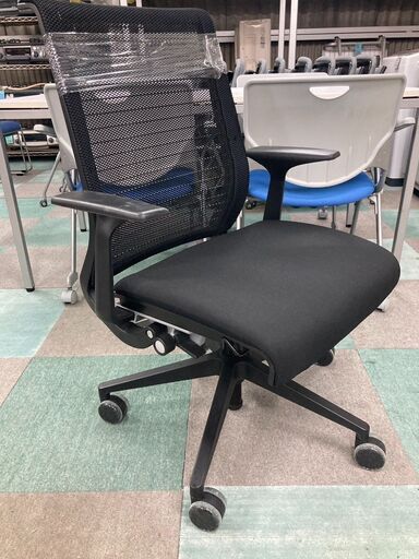 中古　スチールケース　肘付シンクチェア　THK-13201　OAチェア　オフィスチェア　Steelcase Think　愛知　一宮市　稲沢市　江南市　岐阜　羽島市　各務ヶ原市　岐阜市　三重　グッドプライス一宮