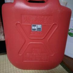 引取可能　灯油缶　18リットル　2つ有ります。熊本イﾝター近くです。