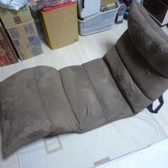 寝そべりチェア　極座椅子　　アマゾン２万２０００円ぐらいの品　Y...