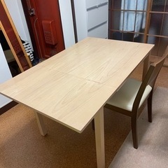 テーブル　(サイズ調整可能)