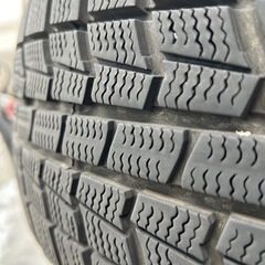 中古スタッドレスタイヤ4本ホイール付き+新品未開封チェーン