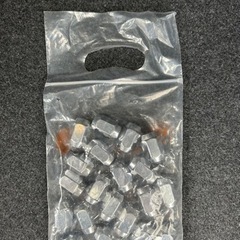 中古スタッドレスタイヤ4本ホイール付き+新品未開封チェーン