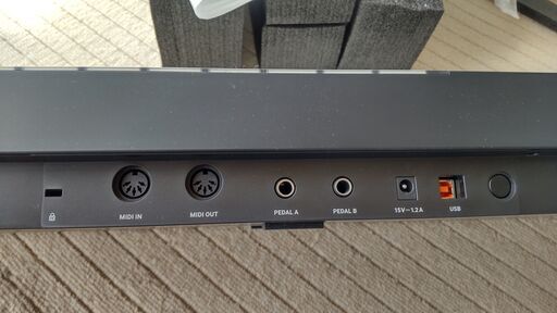 MIDIキーボード　KOMPLETE KONTROL S61 MK2