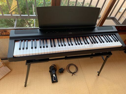 Yamaha P-121 電子ピアノ 73キー スタンドとペダル付き