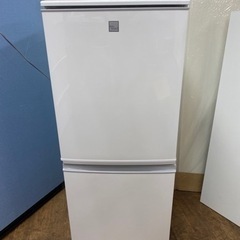 I383 🌈 2020年製の美品！ SHARP 冷蔵庫 (137L)　⭐ 動作確認済 ⭐ クリーニング済