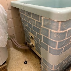 古い浴槽を新しい浴槽に交換作業できる方