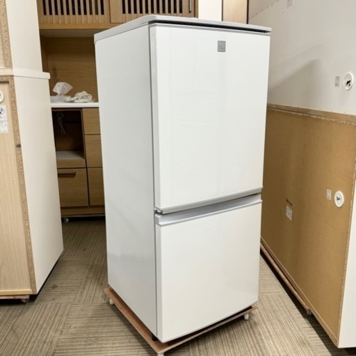 【超美品‼️】シャープ 2019年製 137Lノンフロン冷凍冷蔵庫 キーワードホワイト♪