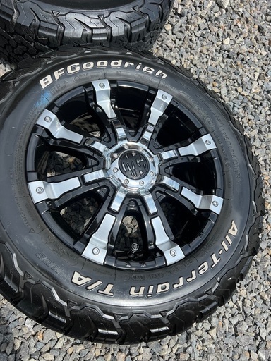 ☆ 美品☆クリムソン☆MG*マーテルギアビースト☆215/70R16☆BF ☆ 美品☆クリムソン☆MG*マーテルギアビースト☆215/70R16☆BF