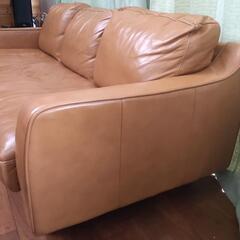 KEYUCA 3人掛けソファー　※引き取りに来れる方限定！ 美品！KEYUCA 革製3人掛けソファー（スツール付き、引き取り限定）