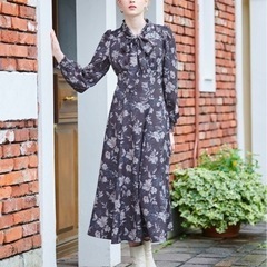 アンド クチュール オームフラワーボウタイ付きワンピース