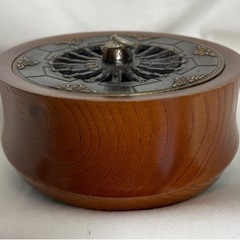くり抜き枠木の鉄製灰皿