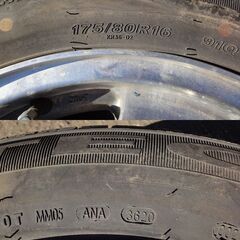 バリ山 スタッドレスタイヤ４本 ジムニーJB23用 純正アルミ付き