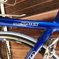 ロードバイク　GIANT 6061aluxx  タイヤ新品から3キロ乗ってません　グリップ新品　ライト新品