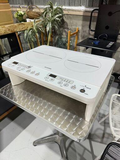 ★IRIS OHYAMA★美品 高年式 IHクッキングヒーター 50/60Hz共用 2022年 IHK-W12S 2口コンロ 1400W 脚付き