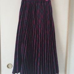 赤紫プリーツスカート