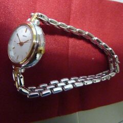 ＳＥＩＫＯ・女性用腕時計！コンビ色のブレス・未使用の保管品です、...