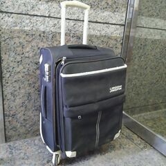 モノトーンスーツケース