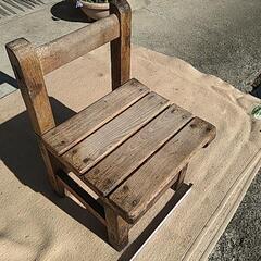 昭和の古い小学校の椅子