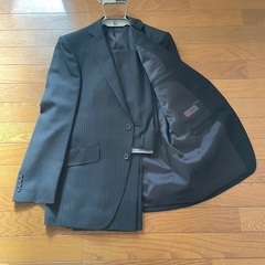 値下げしました。新品未使用スーツ、1着200円です。