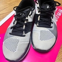 UNDER ARMOUR スニーカー