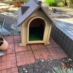 犬小屋　1度中に犬が入っただけです。