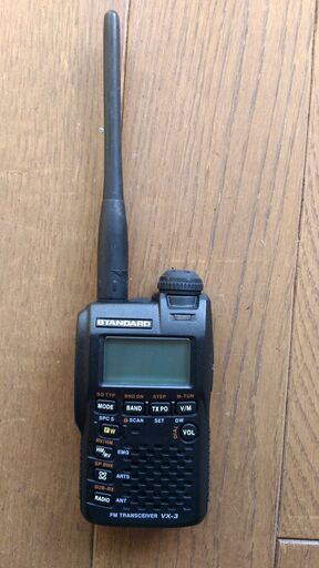 ②アマチュア無線機 VX-3 ハンディ機を譲ります。