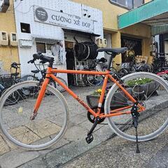 🎉🎉　クロスバイク　７００ｘ２８ｃ　８変速　オレンジ　配達可能