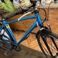 【新春SALE！泥除け付きLEDオートライト】6段変速　700×28cクロスバイク　スカイブルー