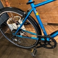 【新春SALE！泥除け付きLEDオートライト】6段変速　700×28cクロスバイク　スカイブルー