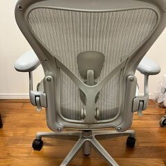 正規品：アーロンチェア　リマスタード（ほぼ未使用）¥293,700　2021年購入　