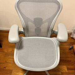 正規品：アーロンチェア　リマスタード（ほぼ未使用）¥293,700　2021年購入　