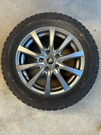 スタッドレスホイール付き205/60/R16 80系VOXYダンロップウィンター  