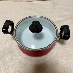 新品未使用ホーロー鍋１８センチ