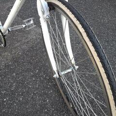 ！中古自転車２８５７　クロスバイク　ルノー　７００×２８C　６段ギヤ　アルミフレーム　ワイヤー錠　ライトは付属していません　フレームサイズ４５０㎜　身長１６５㎝から