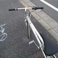 ！中古自転車２８５７　クロスバイク　ルノー　７００×２８C　６段ギヤ　アルミフレーム　ワイヤー錠　ライトは付属していません　フレームサイズ４５０㎜　身長１６５㎝から