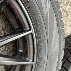 ほぼ新品 175/65R14 320 横浜スタッドレスタイヤホイール付き4本セット 