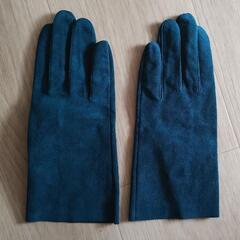 深い青緑色の手袋