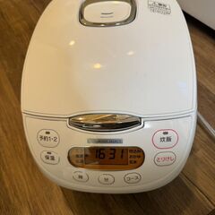 炊飯器（ヤマダセレクト　YEC-M18G1）　製造年：2022