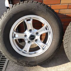 最終処分価格！美品　285/60R18 　ブリザック　スタッドレスタイヤ　ホイル付き　４本セット　これから冬本番に備えていかがですか？