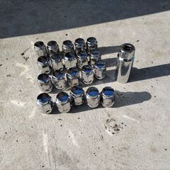 最終処分価格！美品　285/60R18 　ブリザック　スタッドレスタイヤ　ホイル付き　４本セット　これから冬本番に備えていかがですか？