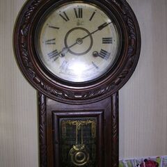 アンティークな古時計　柱時計